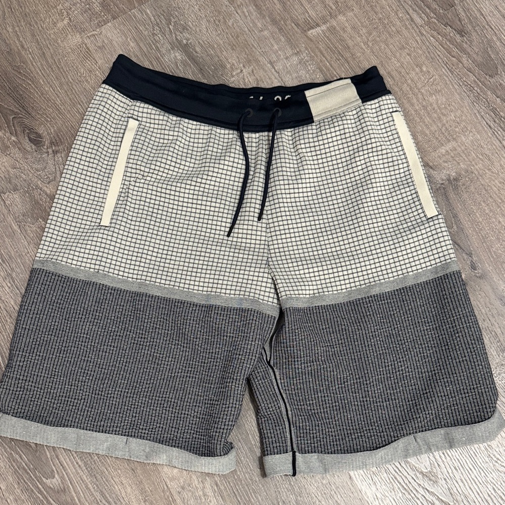 Nike Men's Checkered Shorts Large